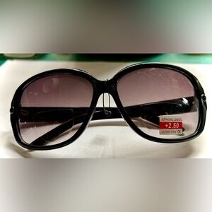 Sunglass Readers +2.50 black oversized sunglasses